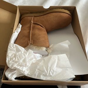 UGG Bailey Button II